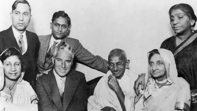 చార్లీ చాప్లిన్‌తో మహాత్మా గాంధీ