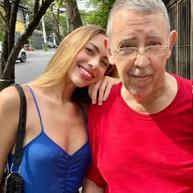 Luana Lungaretti com seu pai, Celso, nos dias de hoje