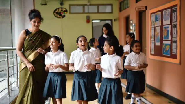 கல்வி உரிமைச் சட்டம் ஏழை குழந்தைகளுக்கு எட்டாக்கனி ஆகிறதா?