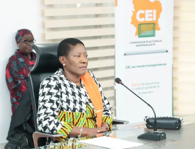 Henriette Lagou au siège de la CEI pour le dépot de sa candidature à la présidentielle d’octobre 2025 (mardi 19 août 2025). 