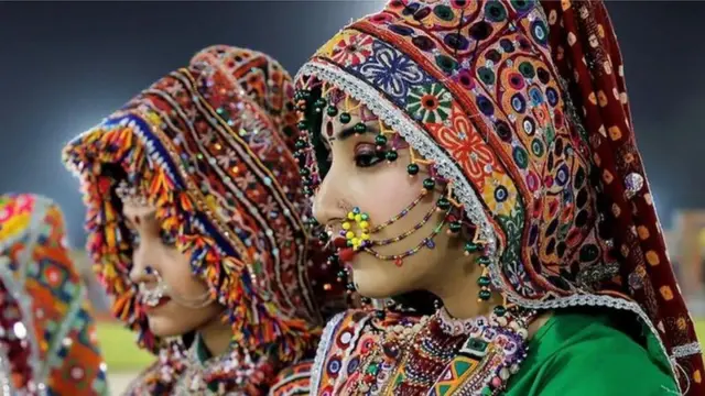 યુવતીઓની તસવીર