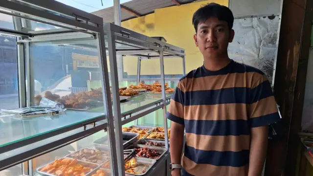 Dito, pelaku usaha rumah makan Al Kahfi di Makassar.