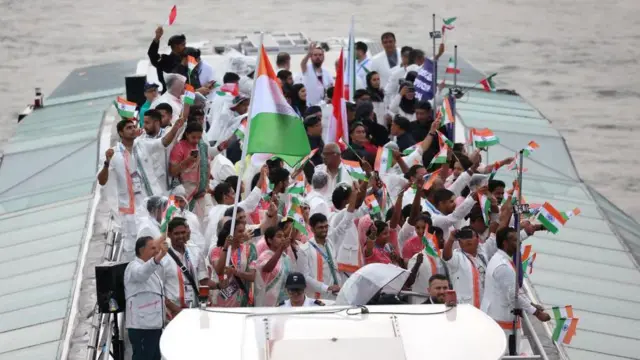 उद्घाटन सोहळ्यात सहभागी झालेला भारतीय चमू