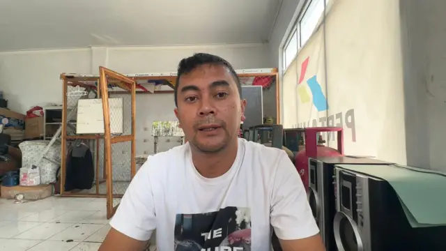 Supervisor SPBU Tan Saril, Afri Nuzuli Ilham, menuturkan antrean panjang di tempatnya sudah mulai sejak Rabu (04/03) hingga sekarang. 