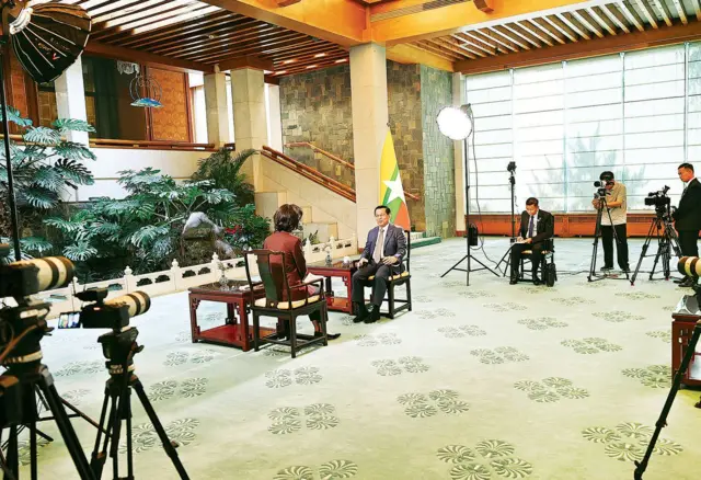 ဇွန်လ ၁၇ ရက်နေ့က ဦးမင်းအောင်လှိုင် နဲ့ တရုတ်သတင်းဌာန CCTV တို့ တွေ့ဆုံမေးမြန်းမှု အစီအစဉ် 