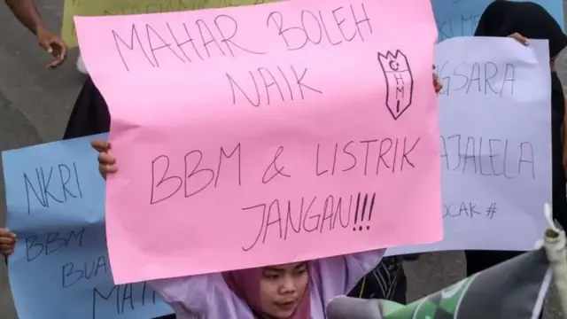 Demo menolak kenaikan harga BBM dan listrik. 