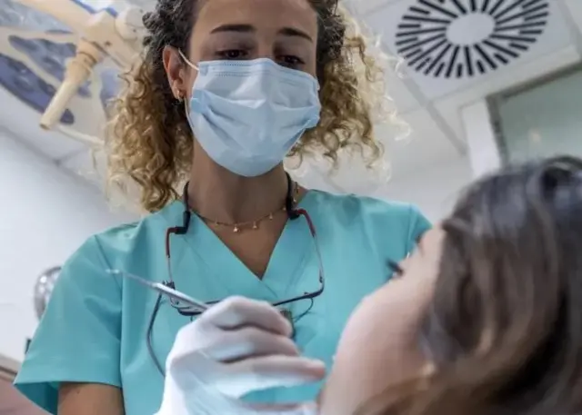 Une patiente chez le dentisteg