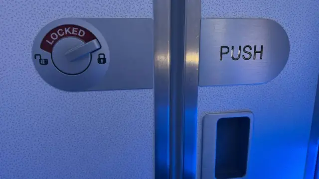 लैवेटरी