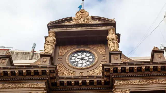 Frente del edificio del banco central de Argentina.