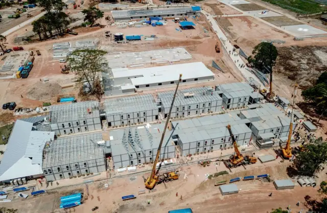Bệnh viện đặc biệt được xây để điều trị Covid-19 trên nền khu trại tị nạn cũ của người Việt Nam ở đảo Galang