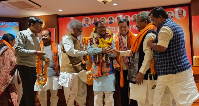 बधाई का सिलसिला शुरू 