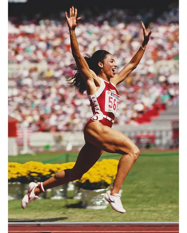 Florence Griffith-Joyner celebra en Seúl (1988)