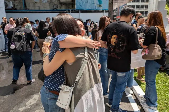 Люди на вулицях Бангкоку після землетрусу