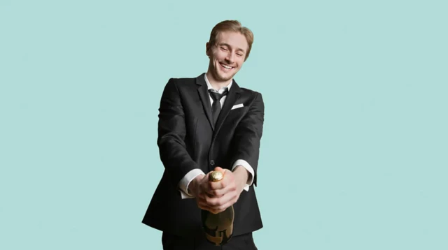 ஒரு நாளைக்கு எவ்வளவு தண்ணீர் அருந்த வேண்டும்? அதிகமாக தண்ணீர் அருந்துவது பிரச்னையா?