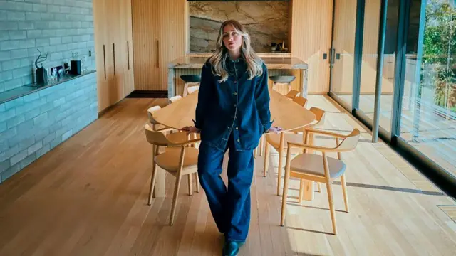 Еллі Річардс, засновниця студії Nuude у Квінстауні, Нова Зеландія.