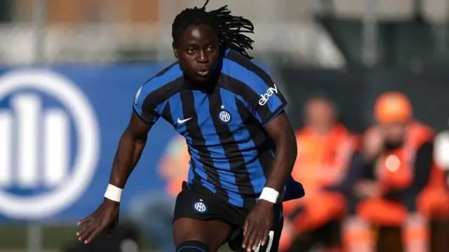 Tabitha Chawinga n gba bọọlu fun Inter Milan