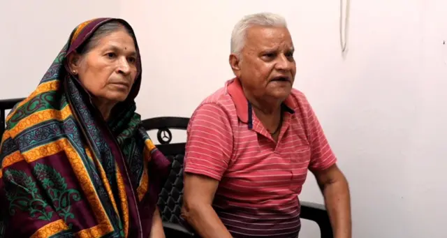 सदियों से मंदिर के पास रहते आ रहे कई परिवारों को प्रस्तावित कॉरिडोर के निर्माण के लिए अपने घर छोड़ने पड़ेंगे