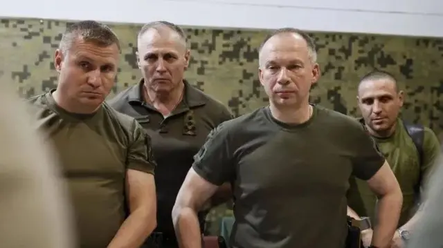 У розслідуванні NYT описує багато моментів, пов'язаних із конкуренцією між Сирським та Залужним