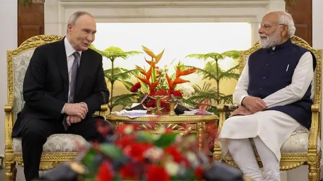 একান্ত বৈঠকে পুতিন ও মোদী