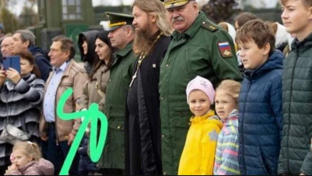 Bu fotonu Dina Salyukova Müdafiə Nazirliyi saytından BBC müxbirinə göndərib və altına “Bu – mənəm” yazıb