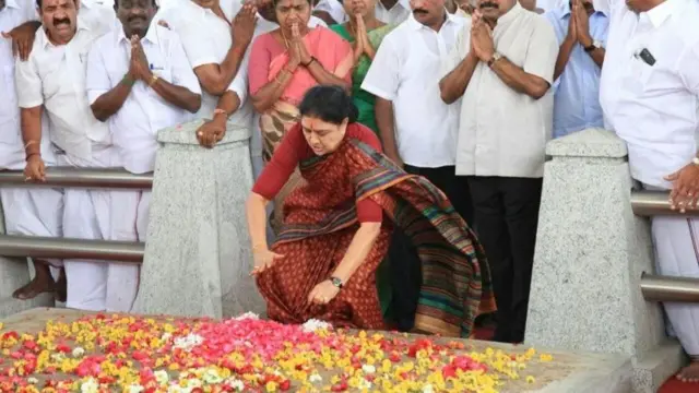 ஜெயலலிதா, சசிகலா, அதிமுக