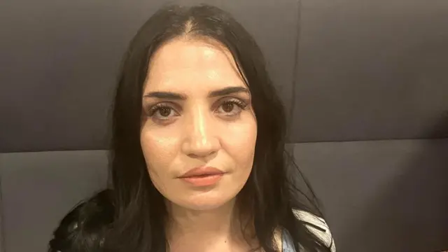 هدیه با خانواده‌اش در چادر زندگی می‌کند