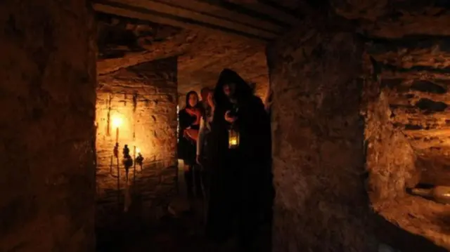 एडिंबराच्या व्हॉल्टची टूर 