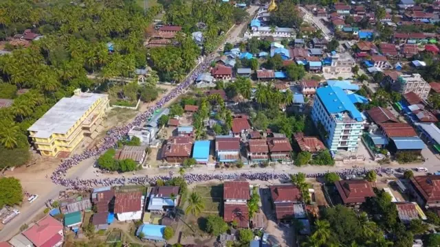 ၂၀၂၁ ခုနှစ် မိုးမိတ်မြို့မှာ စစ်အာဏာသိမ်း ဆန္ဒပြခဲ့ကြတဲ့မြင်ကွင်း