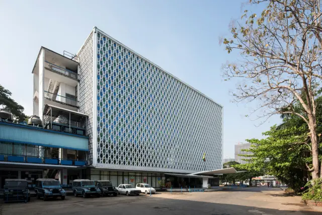 အမေရိကန်အကူနဲ့ ဗြိတိသျှ ဗိသုကာ ဆောက်တဲ့ ရန်ကုန်တက္ကသိုလ်က ပျားအုံ အဆောက်အဦ