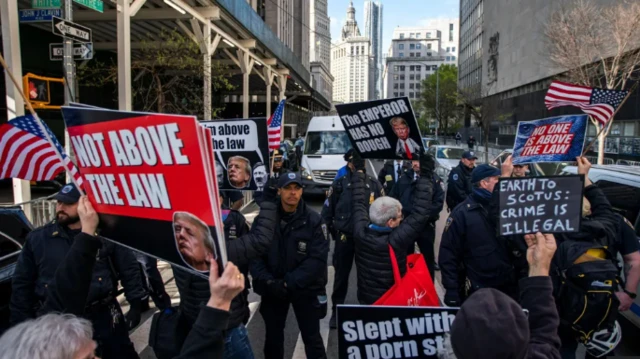 डोनाल्ड ट्रंप