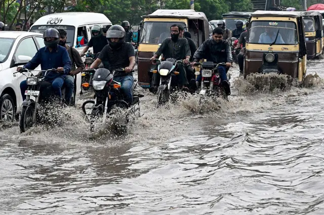 کراچی کی ’غیر معمولی بارش‘
