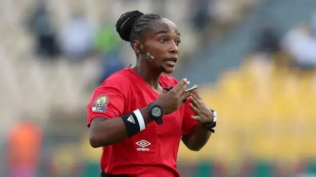 Salama Mukansanga ni umusifuzi mpuzamahanga kuva mu 2012