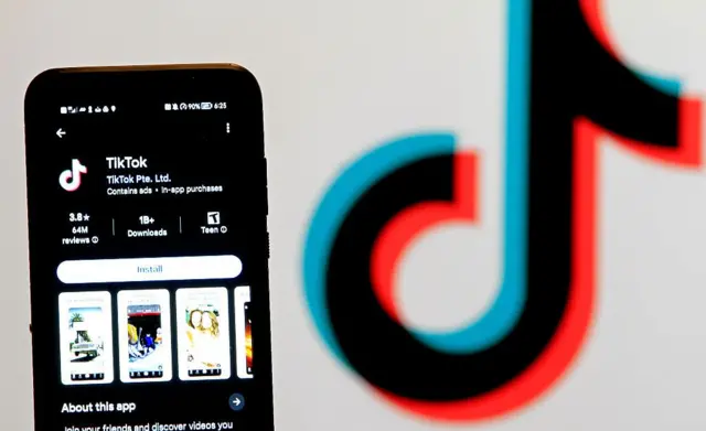 ઇન્ડોનેશિયાની ફિલ્મ, નારોમા, જમાઈ અને સાસુ વચ્ચે પ્રેમસંબંધ, ટિકટૉક ઉપર વાઇરલ વીડિયો પરથી ફિલ્મ, સારી ઇન્ડોનેશિયન ફિલ્મો, નેટફ્લિક્સ, બીબીસી ગુજરાતી