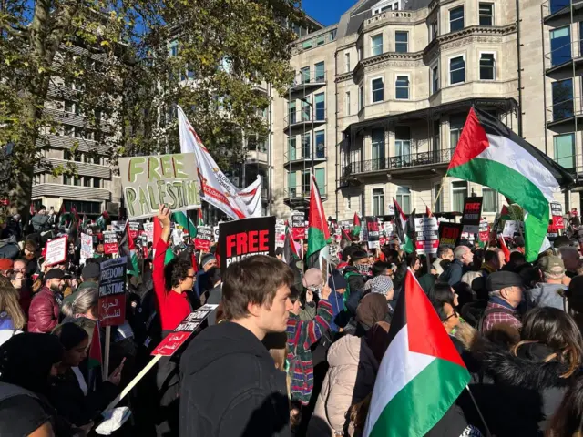 акция в лондоне