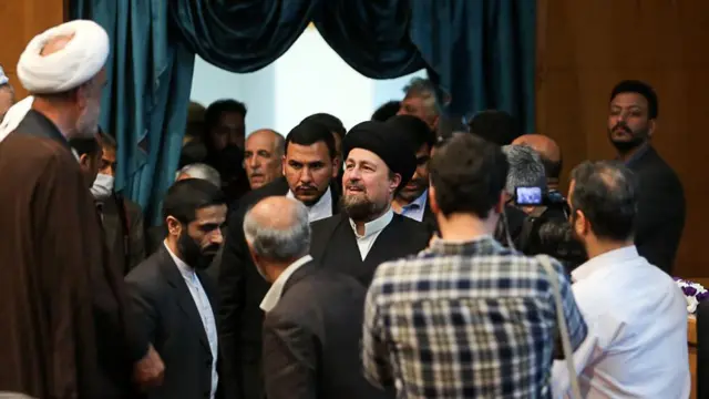 حسن خمینی و محافظانش