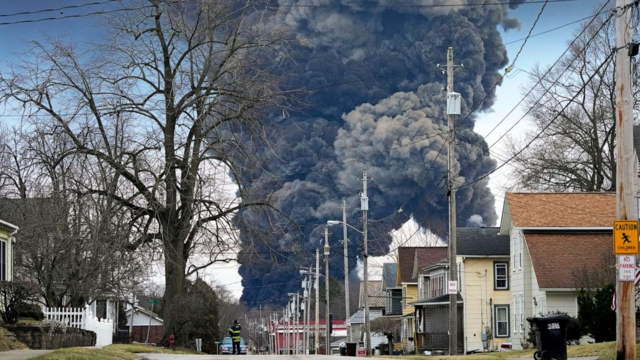 Indústria química registra explosão e coluna de fumaça nos EUA