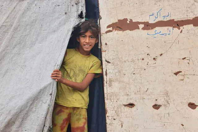 Paypoq va belbogli liboslarda porno ona Ichkaridan jinsiy aloqa gif