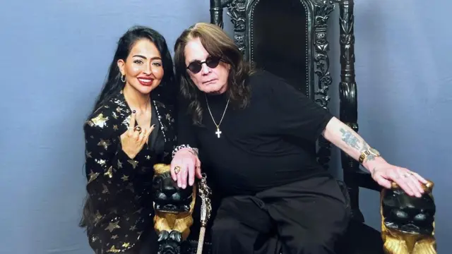 جيجي مديرة شركة Heavy Arabia مع أوزي أوزبورن