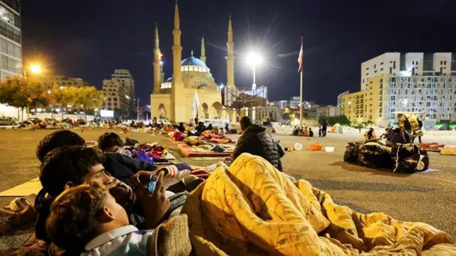 बेरूत में शहीद चौक पर रहने वाले विस्थापित परिवार.