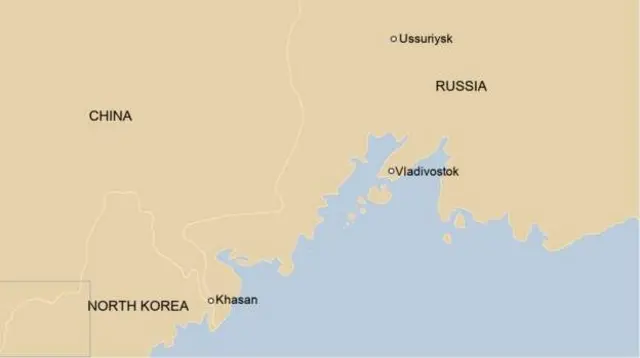 အူဆူရိစ်ခ်မြို့ဟာ ဗလာဒီဗော့စတော့မြို့နဲ့ မိုင်ပေါင်း ၅၀ အကွာမှာရှိပါတယ် 