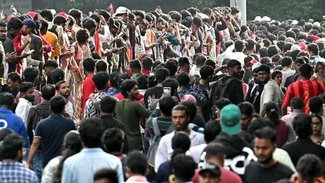 ఆర్సీబీ విక్టరీ పరేడ్‌లో తొక్కిసలాట