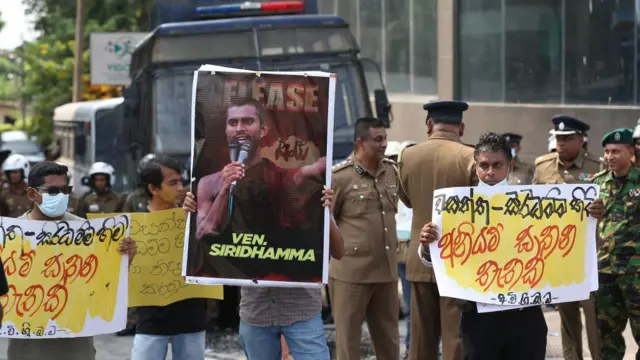 Protesters participate in an anti-government protest held by university students demanding the release of their two leaders in Colombo On October 27, 2022.