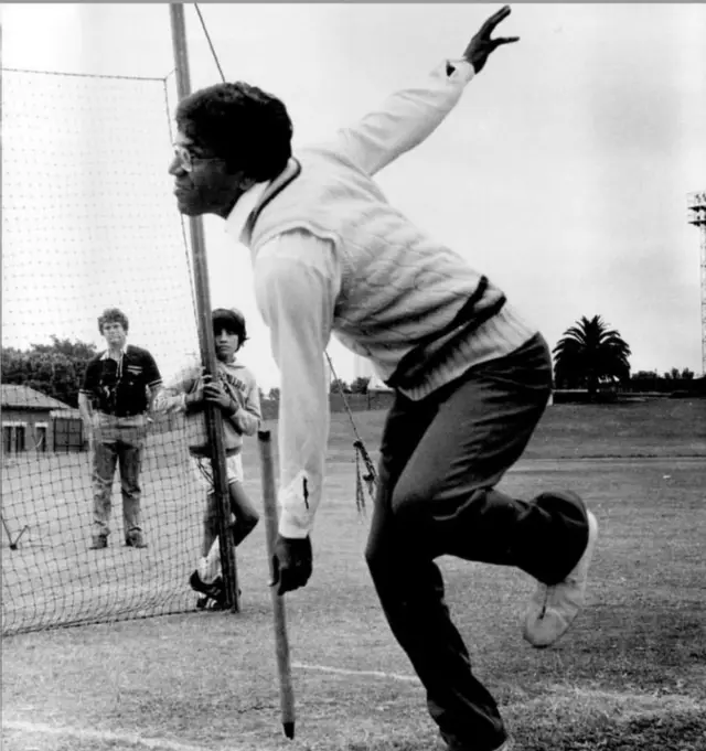 નેટ પ્રેકટિસ દરમિયાન દિલીપ દોશી
