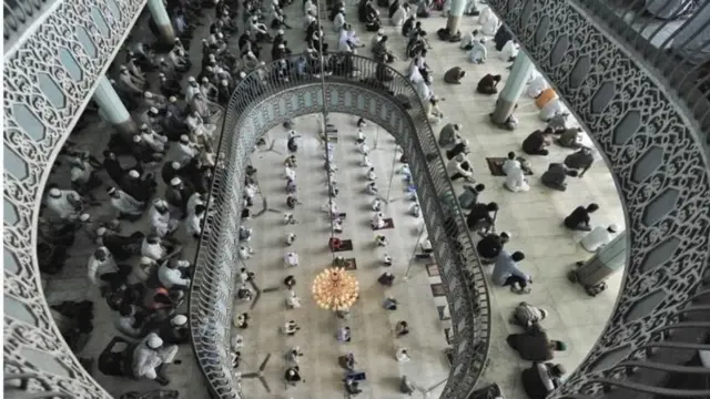 নামাজের দৃশ্য