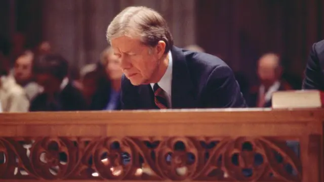 مراسم دعای بین‌الادیان در کلیسای جامع واشنگتن برای آزادی گروگان‌های آمریکایی در ایران