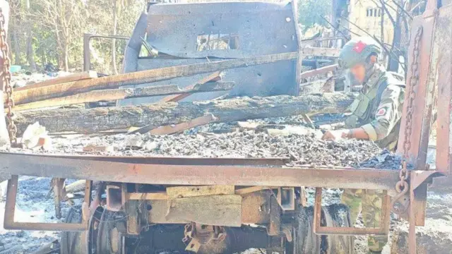 ဒီဇင်ဘာလ ၂၅ရက်တုန်းက စလင်းမြို့ကနေ ဆင်ဖြူကျွန်းမြို့ကို ဦးတည်ထွက်ခွာလာတဲ့ အင်အား (၁၇၀) ခန့်ပါ စစ်ကူစစ်ကြောင်းကို NUG PDF တပ်ဖွဲ့ဝင်တွေ ဖြတ်တိုက်ခဲ့တဲ့ အခြေအနေ