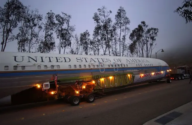 Chiếc Air Force One của Ronald Reagan là một chiếc Boeing 707. Nó đã được chuyển đến thư viện tổng thống của ông vào năm 2003