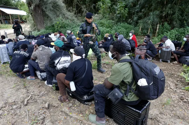 ชาวต่างชาติอพยพเข้าไทย