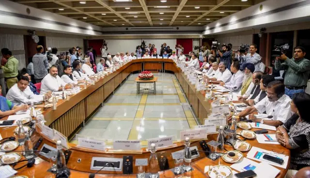 विपक्ष की मांग 