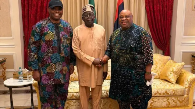 Gomina Adeleke ati ẹgbẹn rẹ lasiko abẹwo kan ti wọn ṣe si aarẹ Tinubu laipẹ yii.